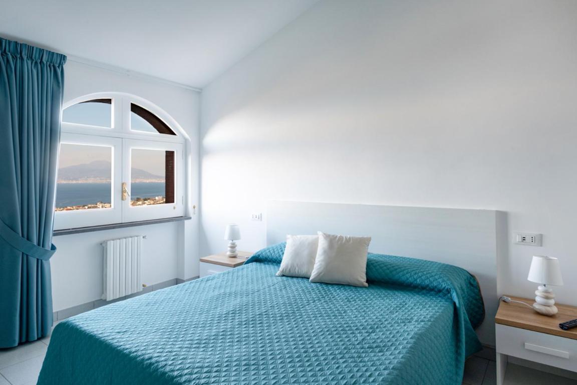 Sorrentovibes - Sea View Rooftop Apartment With Jacuzzi & Garden Экстерьер фото